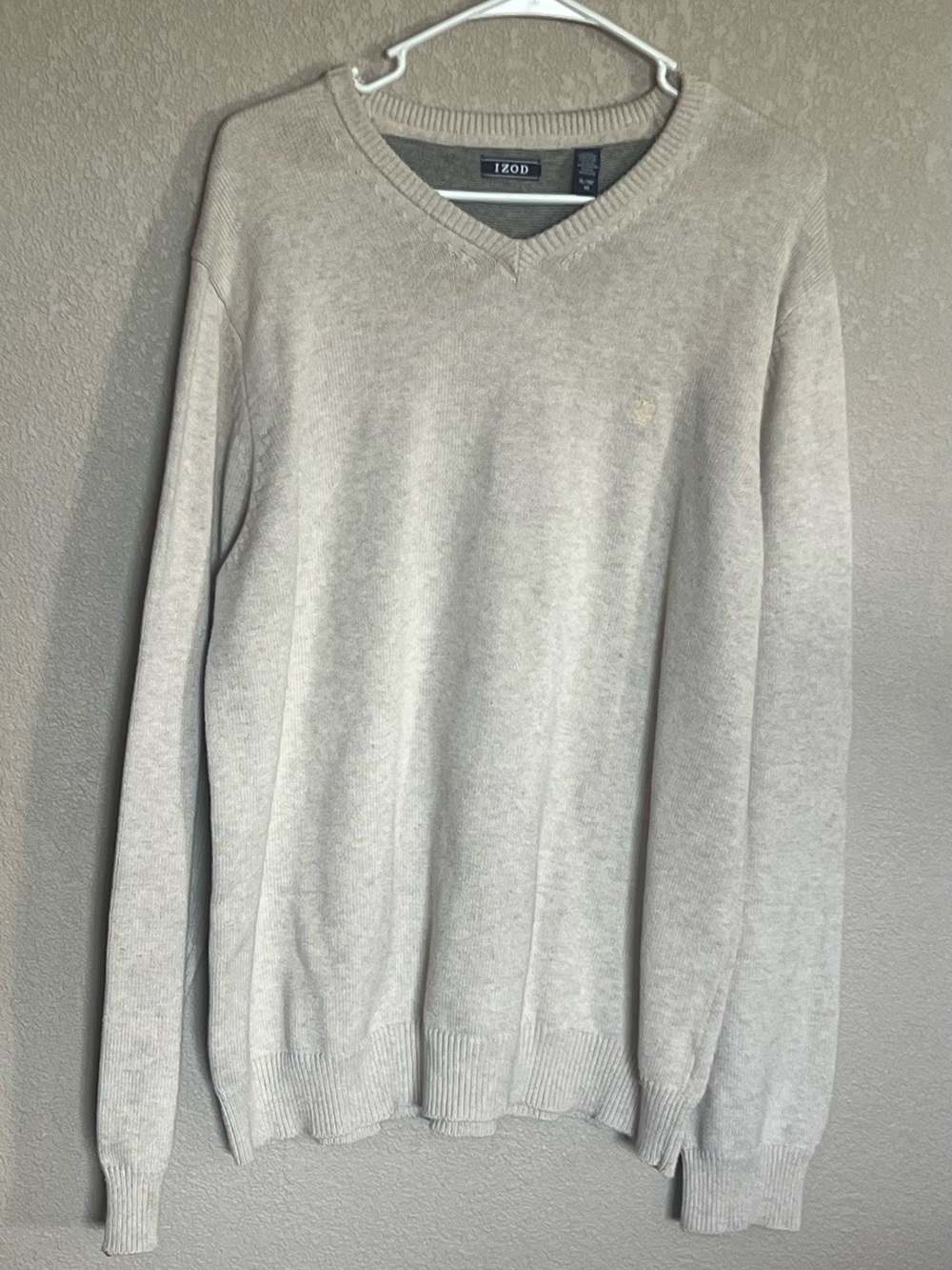 Izod Men's V-Neck Sweater in Light Taupe